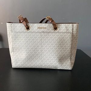 Laptop or messenger bag or pocketbook with plenty space.